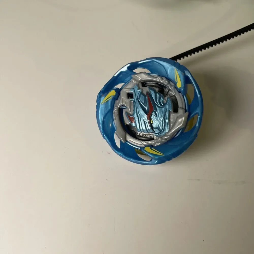 Beyblade Lot 3 Spinners 3 Launchers Burst Evolution SwitchStrike Dranzer Typhoon